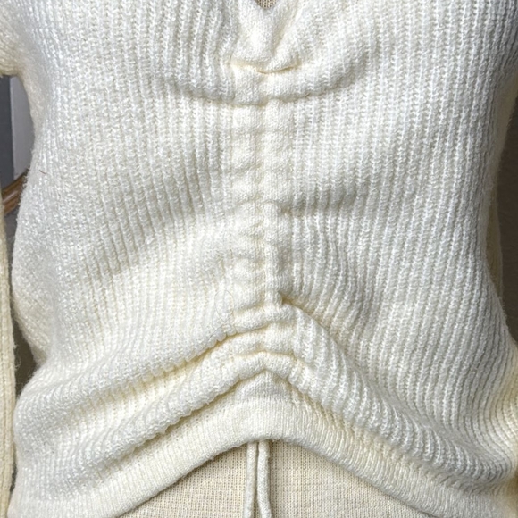 Elegant Cream Sweater - Picture 3 of 7